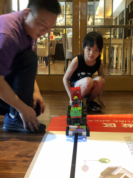 瑪莎拉蒂中心父親節(jié)家庭日活動圓滿結束258