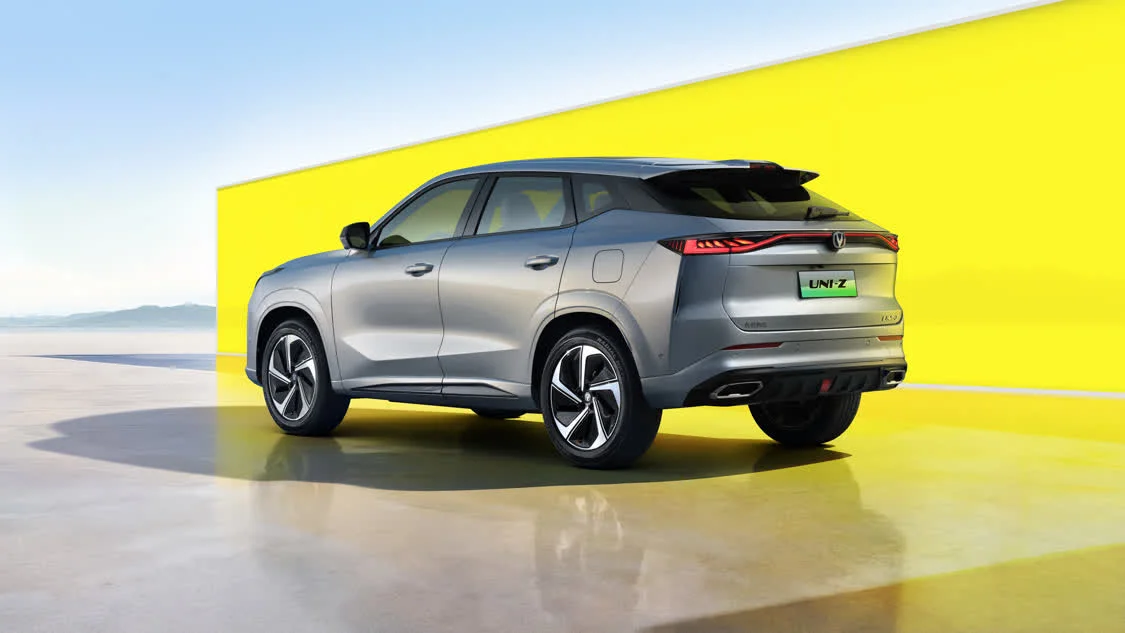 配寧德時(shí)代電池/130km純電續(xù)航 26款長(zhǎng)安UNI-Z PHEV限時(shí)9.89萬(wàn)元起