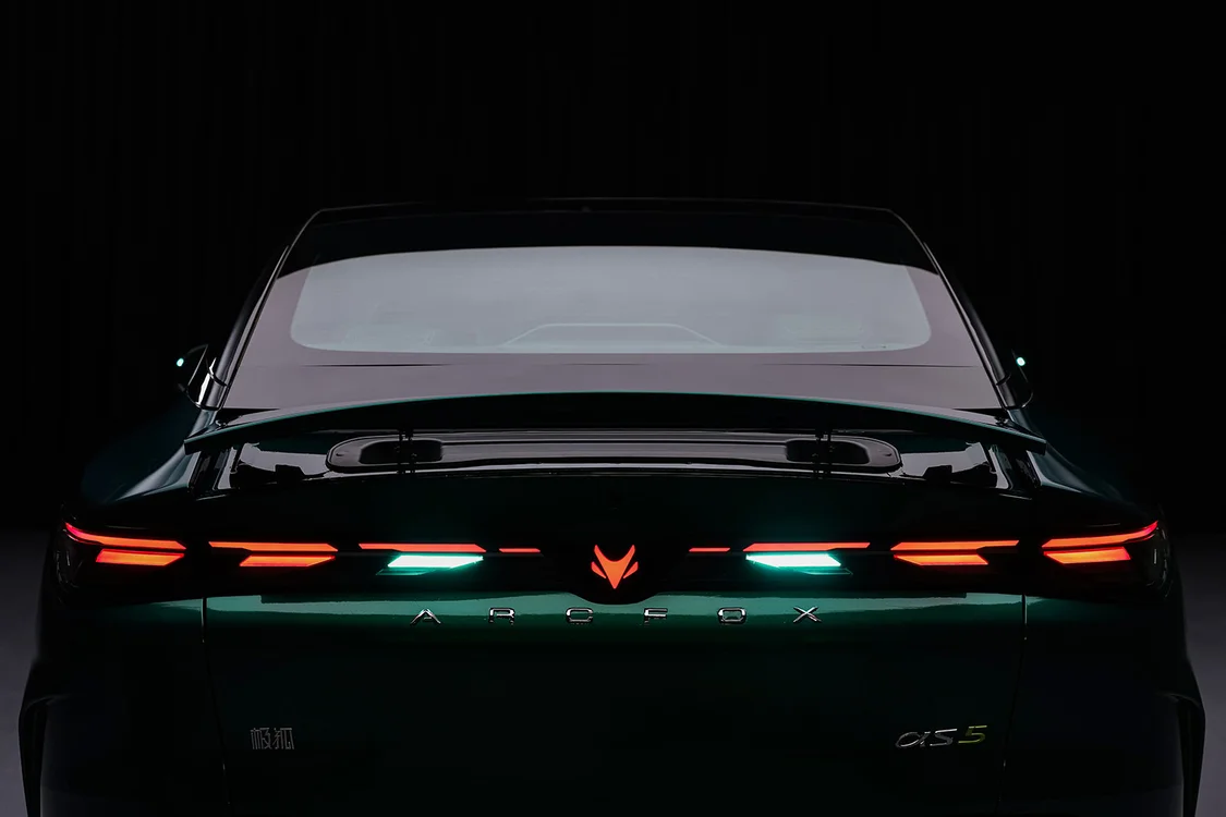 增程/純電兩種動力 極狐全新阿爾法S5預(yù)售補(bǔ)貼價11.28萬起